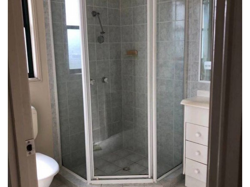 2/184 Greenacre Drive, Arundel QLD 4214