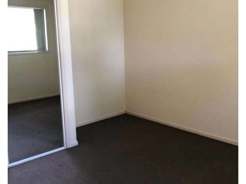 2/184 Greenacre Drive, Arundel QLD 4214