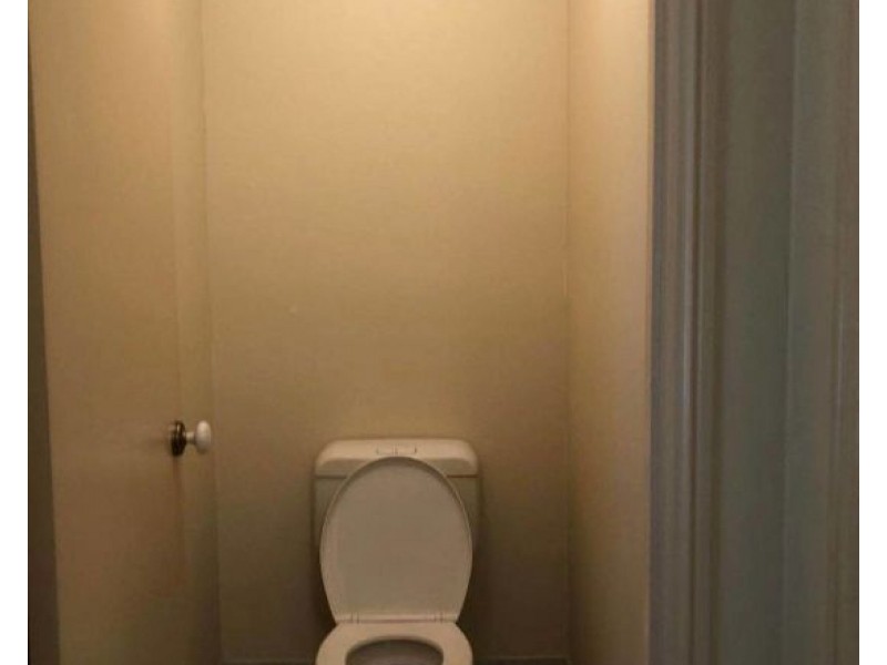 2/184 Greenacre Drive, Arundel QLD 4214