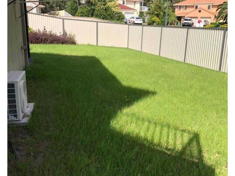 2/184 Greenacre Drive, Arundel QLD 4214