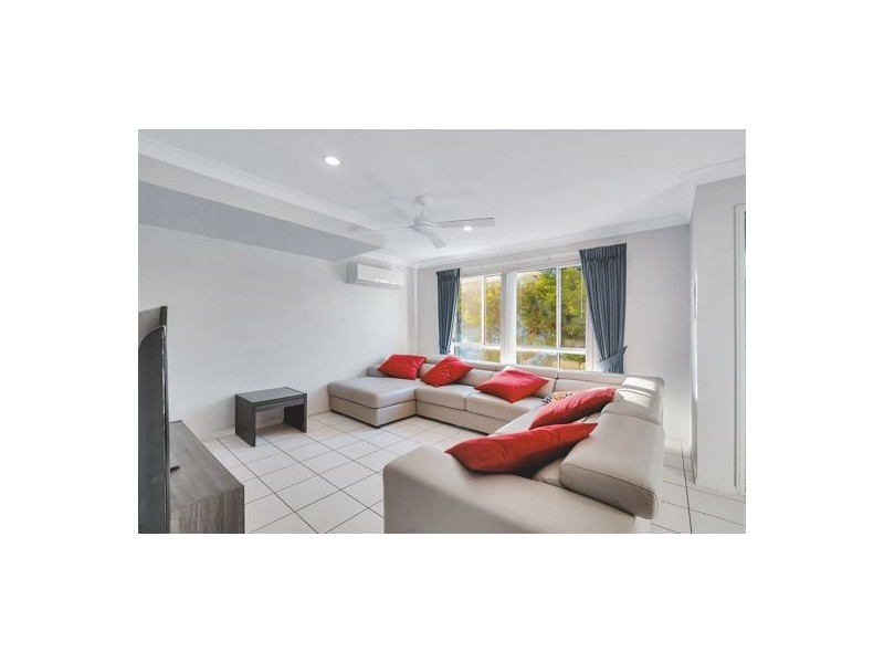 2/2 Redstart Street, Upper Coomera QLD 4209