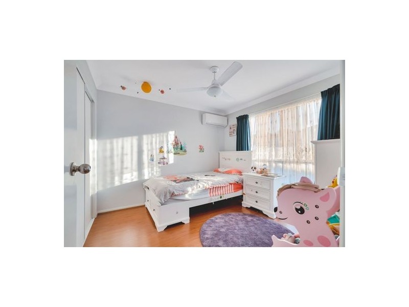 2/2 Redstart Street, Upper Coomera QLD 4209