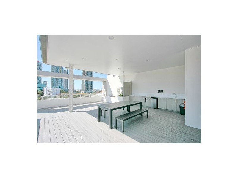 607/8 Waverley Street, Southport QLD 4215