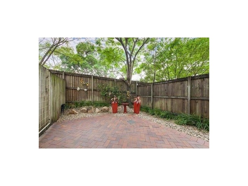 2 Waverley Road, Taringa QLD 4068