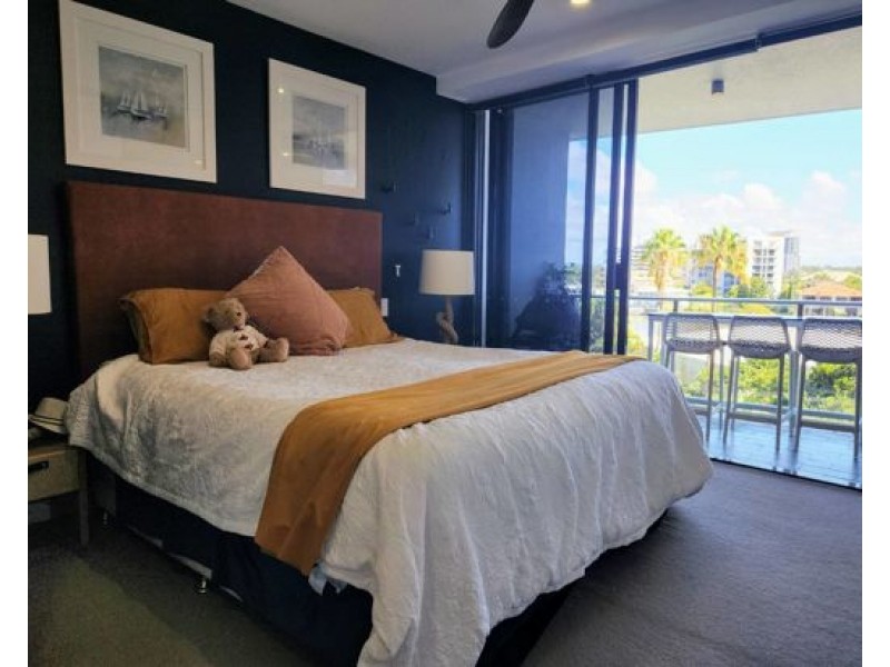 02 4 wahroonga place, Surfers Paradise QLD 4217