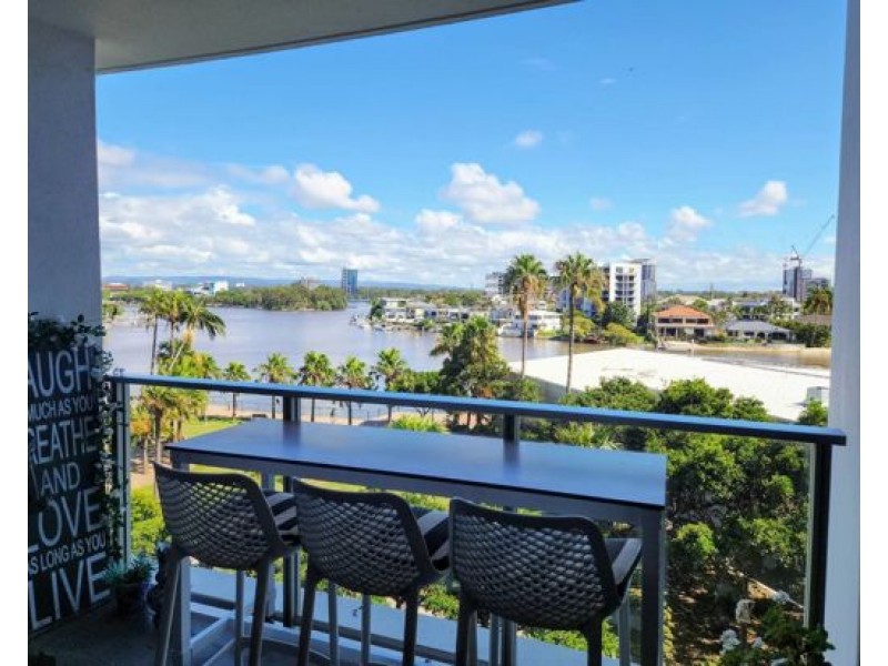 02 4 wahroonga place, Surfers Paradise QLD 4217