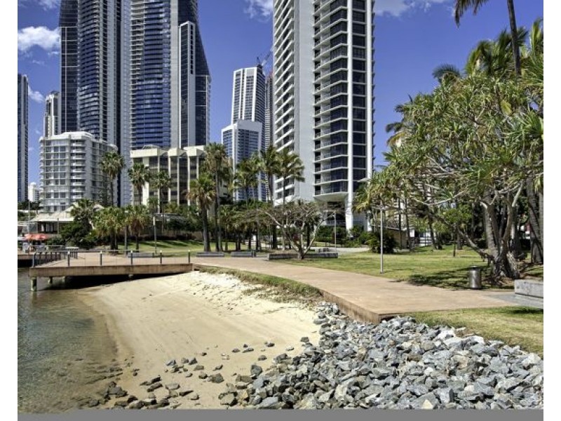 02 4 wahroonga place, Surfers Paradise QLD 4217