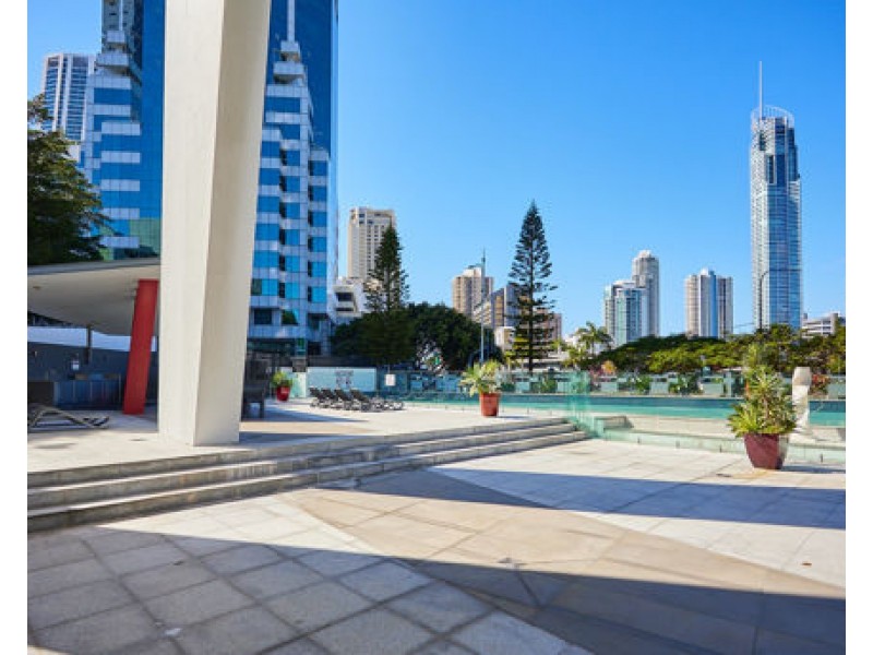 02 4 wahroonga place, Surfers Paradise QLD 4217