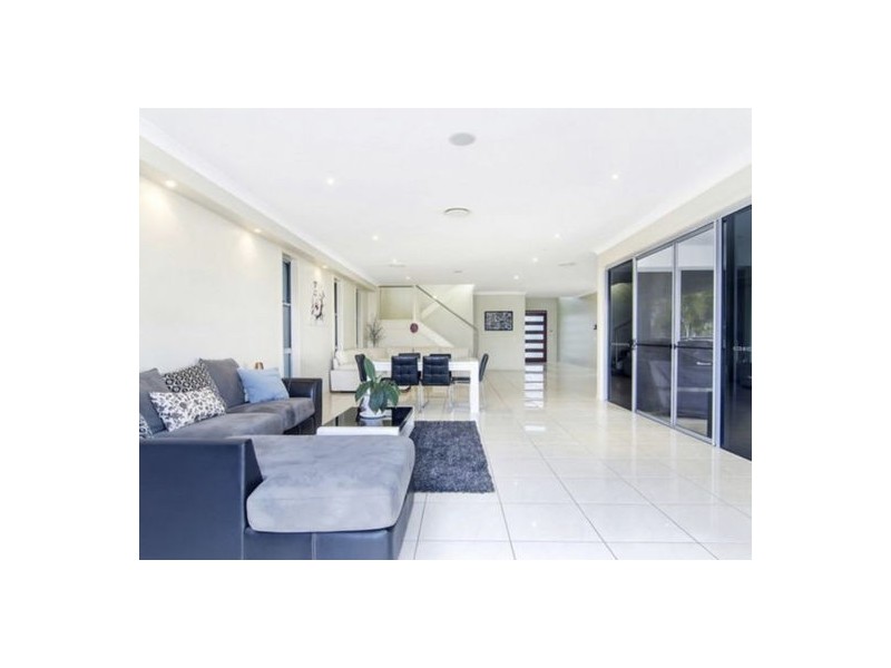 6 Cessnock Close, Mermaid Waters QLD 4218