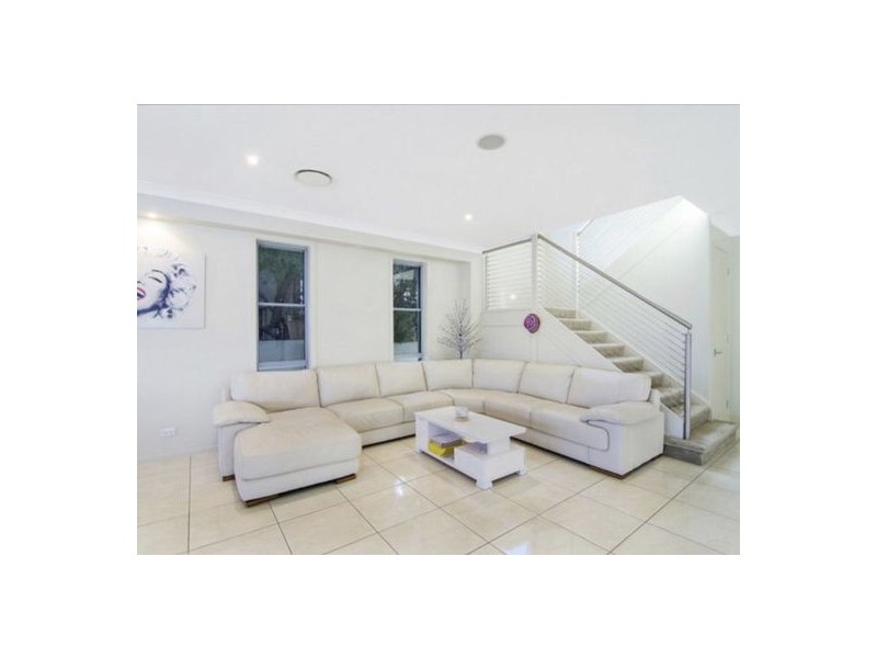6 Cessnock Close, Mermaid Waters QLD 4218