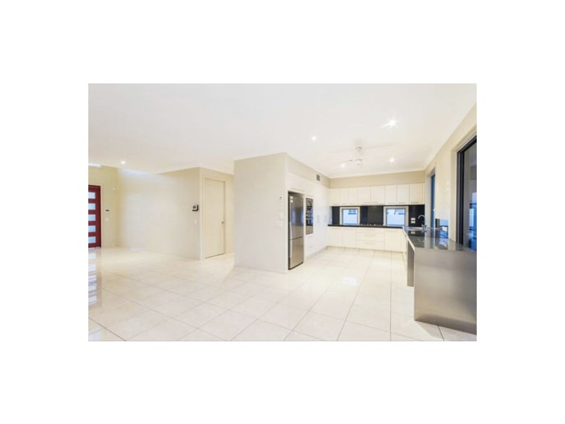 6 Cessnock Close, Mermaid Waters QLD 4218