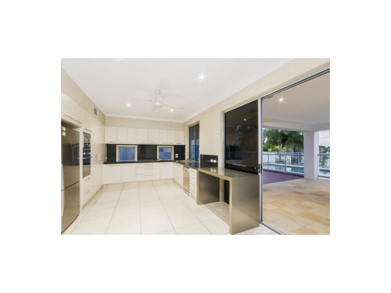 6 Cessnock Close, Mermaid Waters QLD 4218