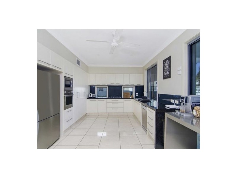 6 Cessnock Close, Mermaid Waters QLD 4218