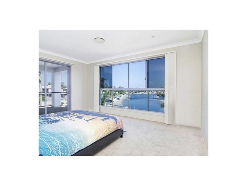 6 Cessnock Close, Mermaid Waters QLD 4218