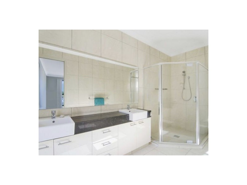 6 Cessnock Close, Mermaid Waters QLD 4218