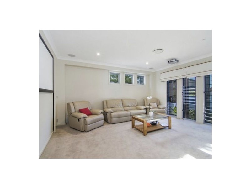 6 Cessnock Close, Mermaid Waters QLD 4218