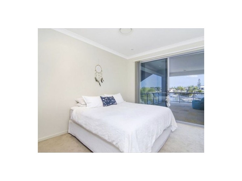6 Cessnock Close, Mermaid Waters QLD 4218