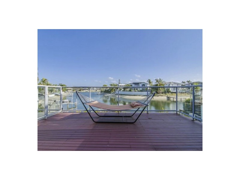 6 Cessnock Close, Mermaid Waters QLD 4218
