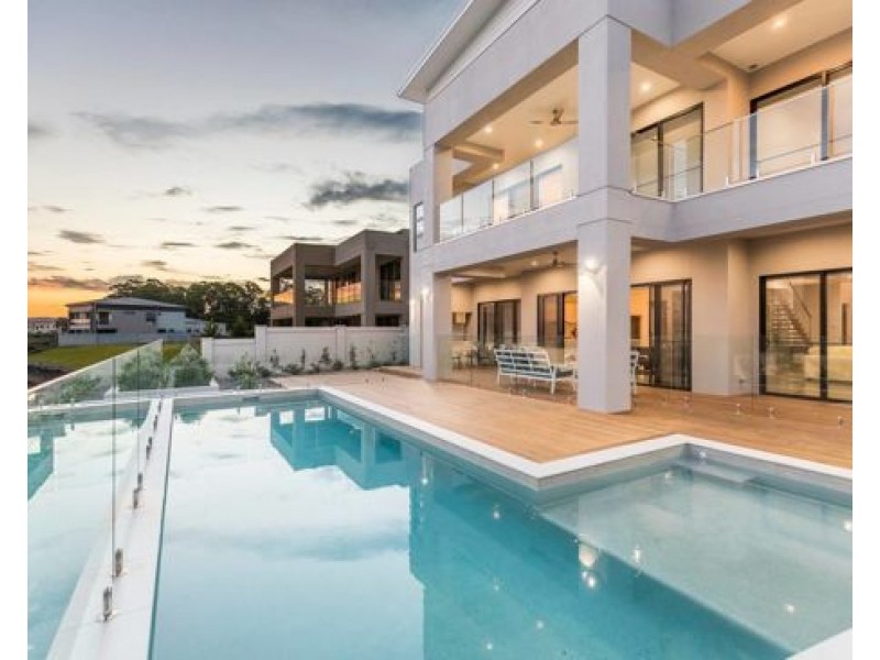 1043 Edgecliff Drive, Hope Island QLD 4212
