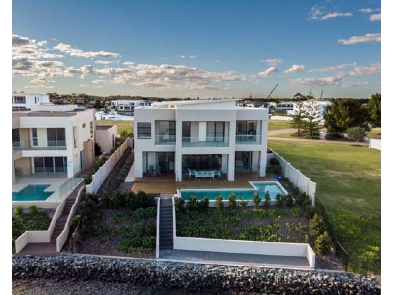1043 Edgecliff Drive, Hope Island QLD 4212