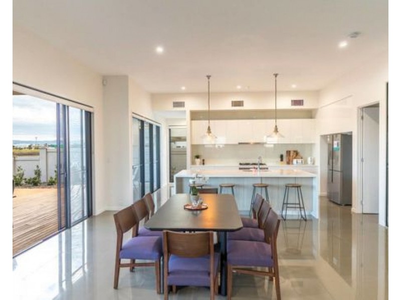 1043 Edgecliff Drive, Hope Island QLD 4212