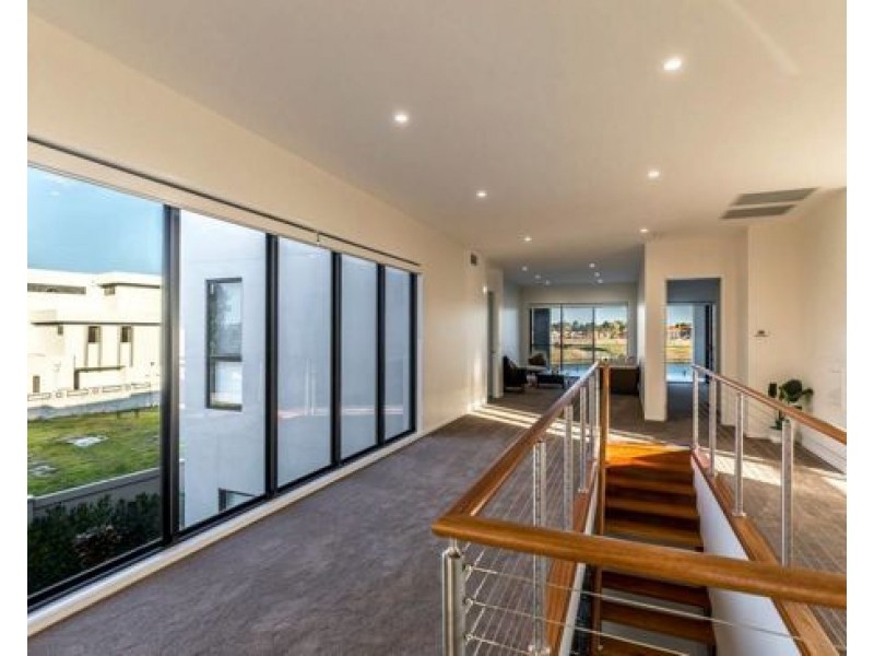 1043 Edgecliff Drive, Hope Island QLD 4212