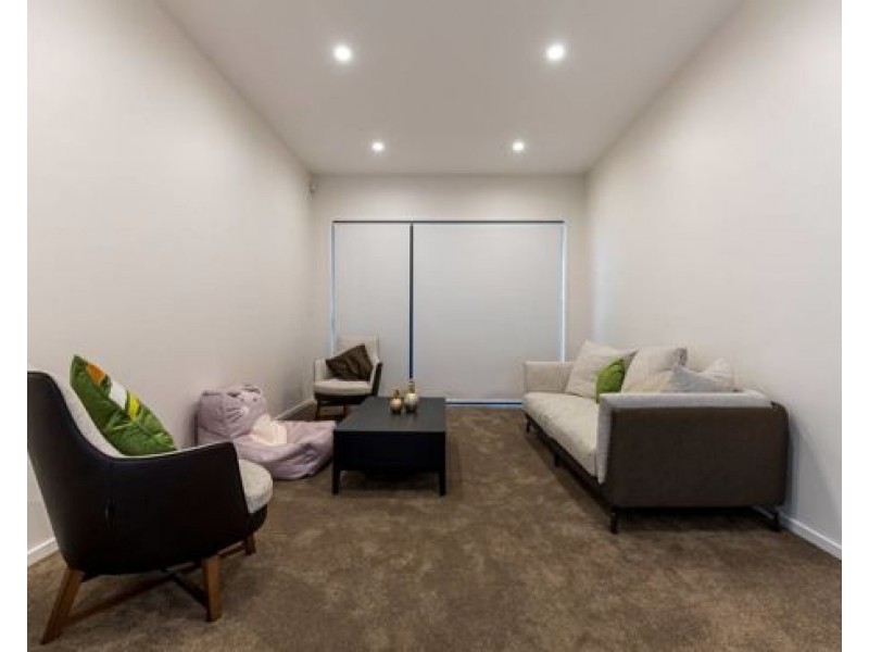 1043 Edgecliff Drive, Hope Island QLD 4212