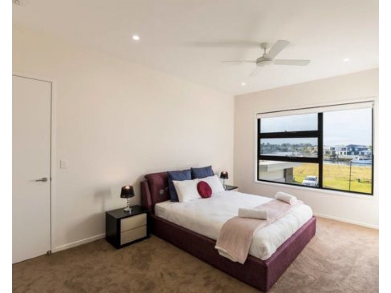 1043 Edgecliff Drive, Hope Island QLD 4212