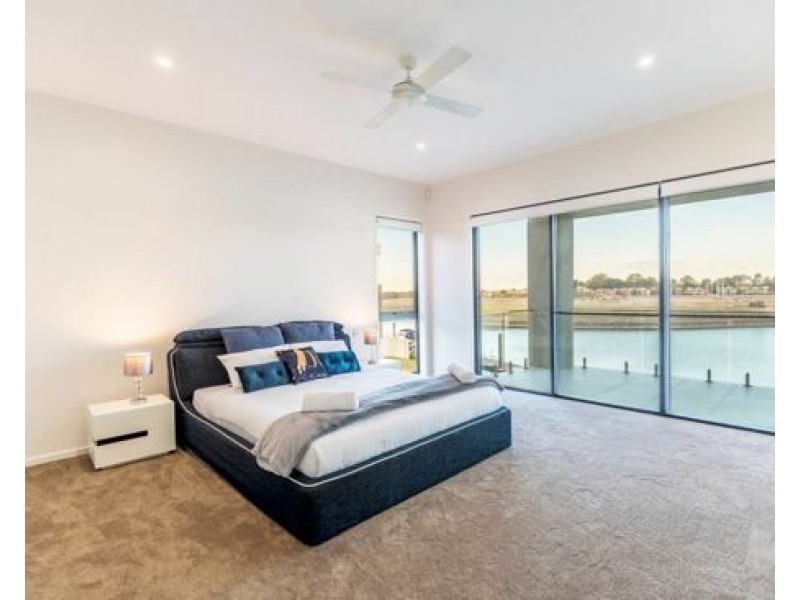 1043 Edgecliff Drive, Hope Island QLD 4212