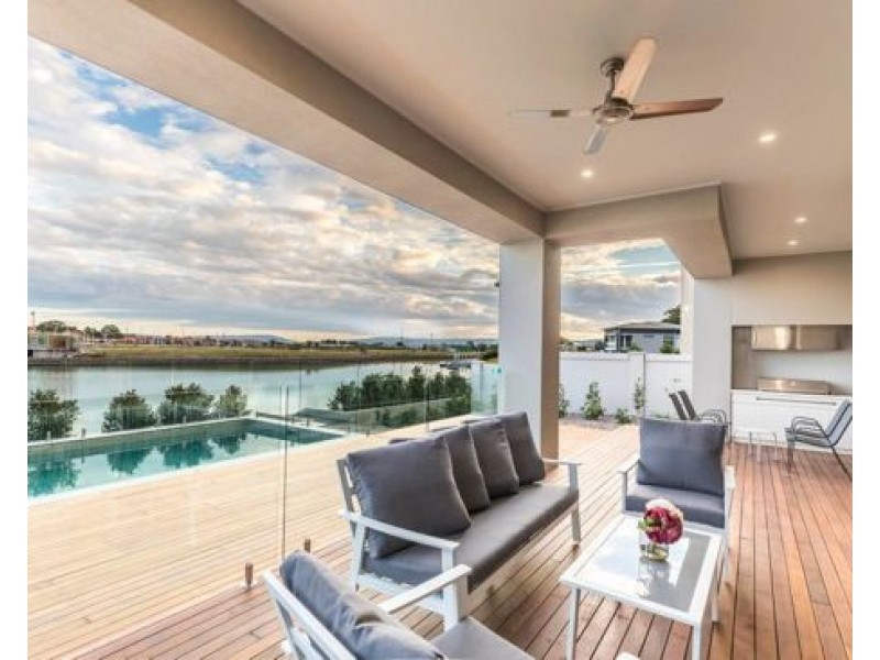 1043 Edgecliff Drive, Hope Island QLD 4212
