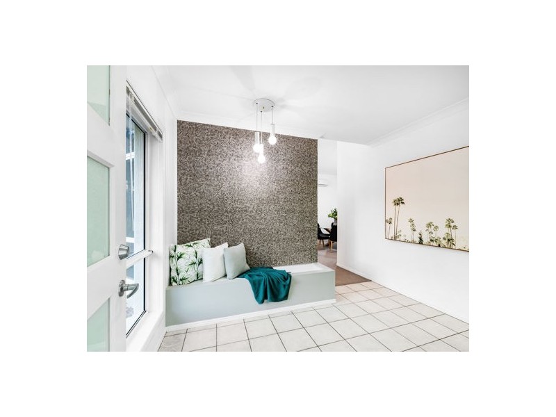 1 Ellesmere Place, Parkinson QLD 4115