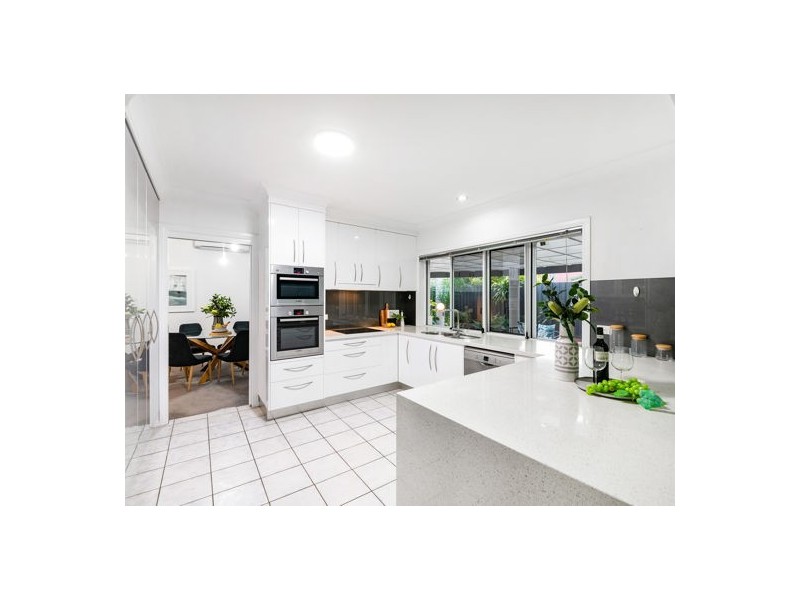 1 Ellesmere Place, Parkinson QLD 4115