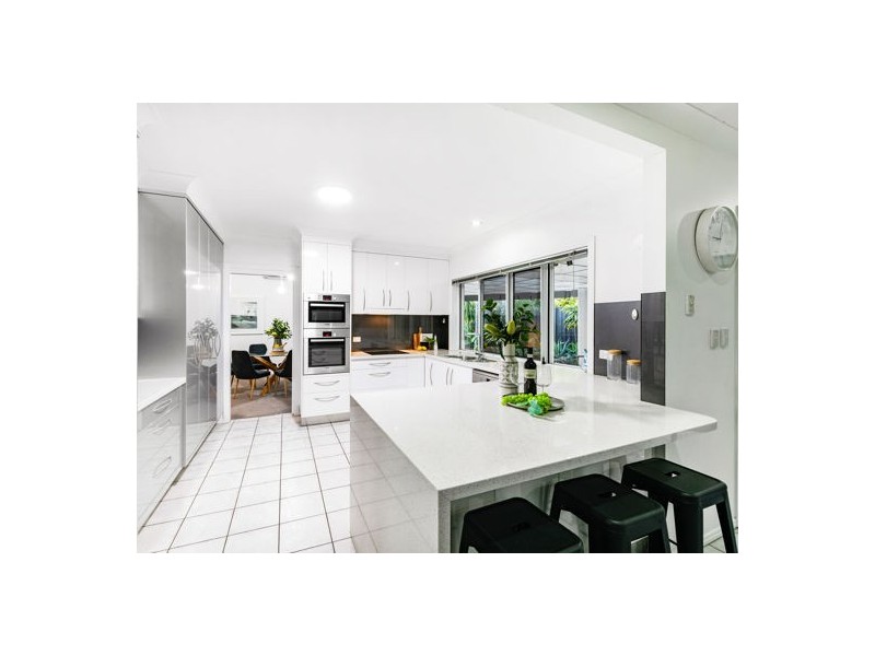 1 Ellesmere Place, Parkinson QLD 4115