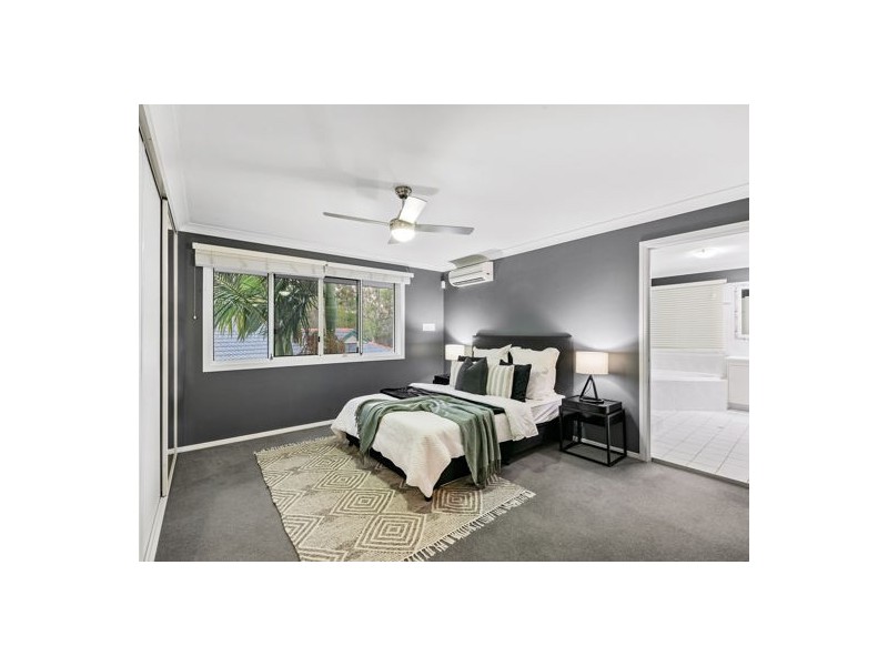 1 Ellesmere Place, Parkinson QLD 4115