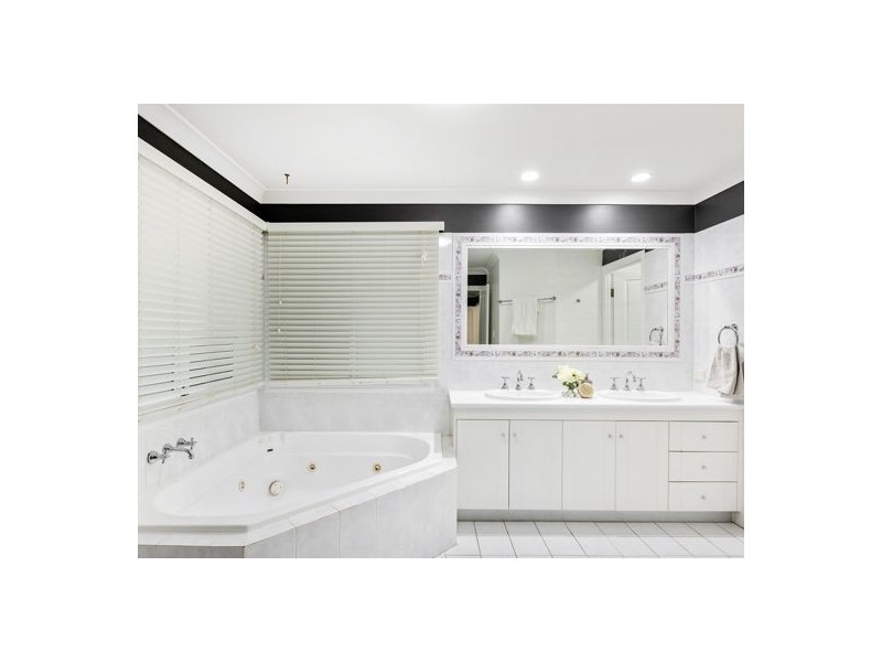 1 Ellesmere Place, Parkinson QLD 4115