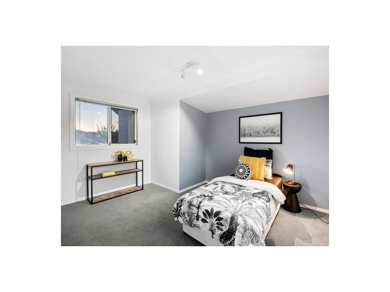 1 Ellesmere Place, Parkinson QLD 4115