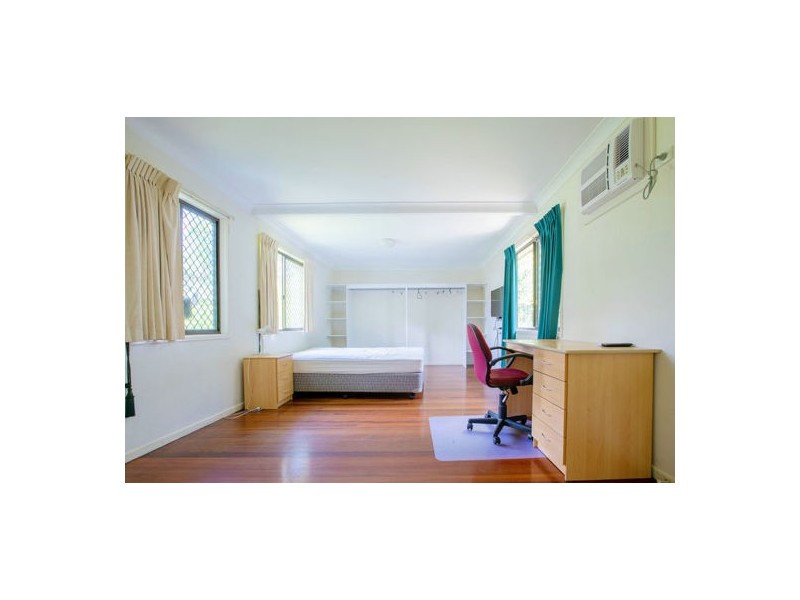 74 dell road, St Lucia QLD 4067