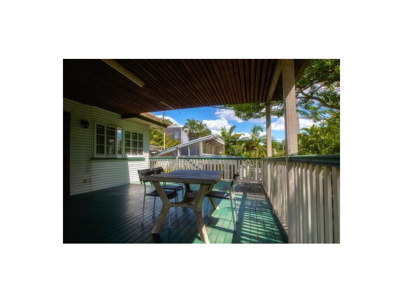 74 dell road, St Lucia QLD 4067
