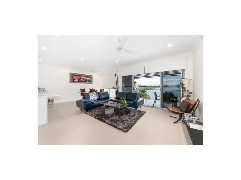 2 3028 The Boulevard, Carrara QLD 4211