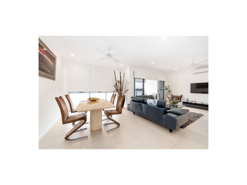 2 3028 The Boulevard, Carrara QLD 4211