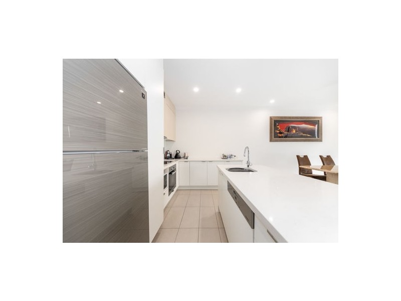 2 3028 The Boulevard, Carrara QLD 4211