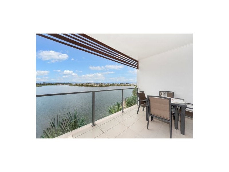 2 3028 The Boulevard, Carrara QLD 4211