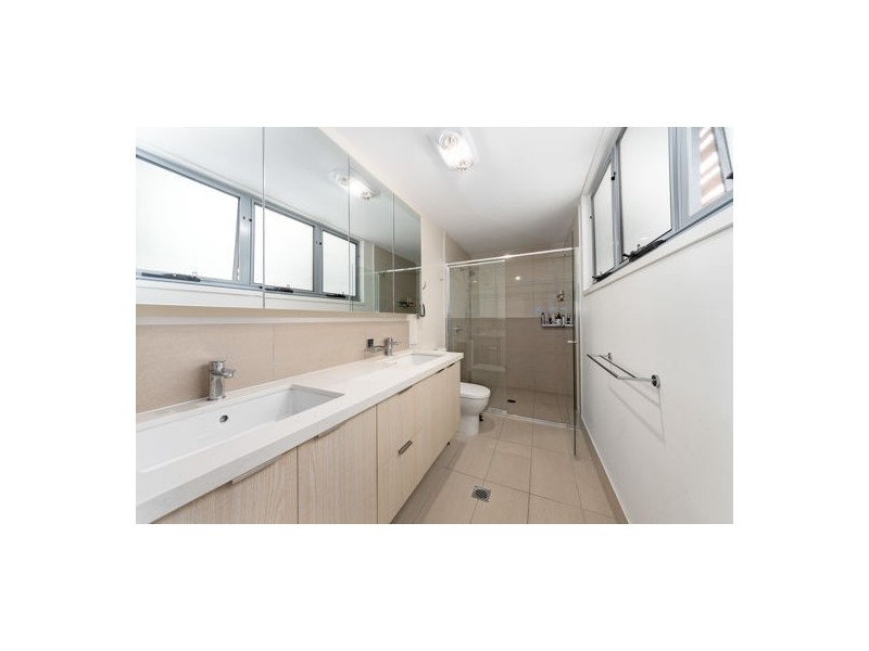 2 3028 The Boulevard, Carrara QLD 4211