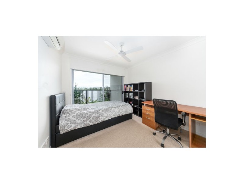 2 3028 The Boulevard, Carrara QLD 4211
