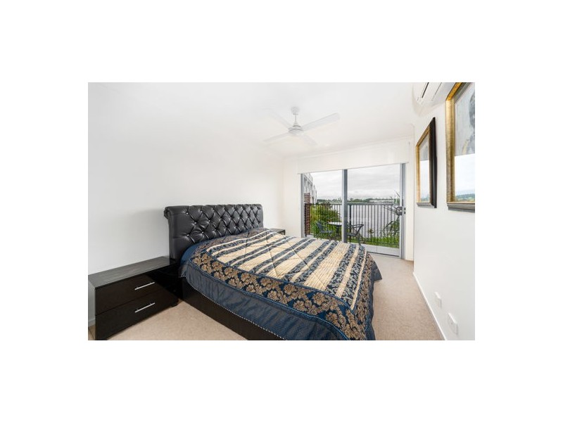 2 3028 The Boulevard, Carrara QLD 4211