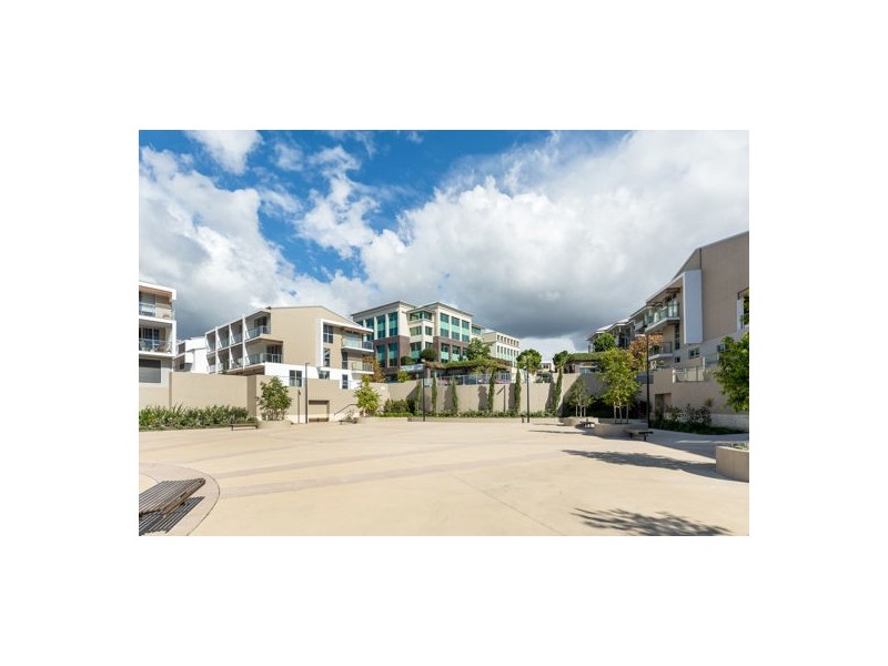 2 3028 The Boulevard, Carrara QLD 4211