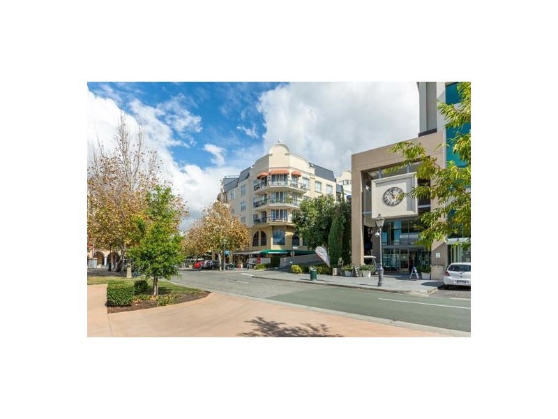 2 3028 The Boulevard, Carrara QLD 4211