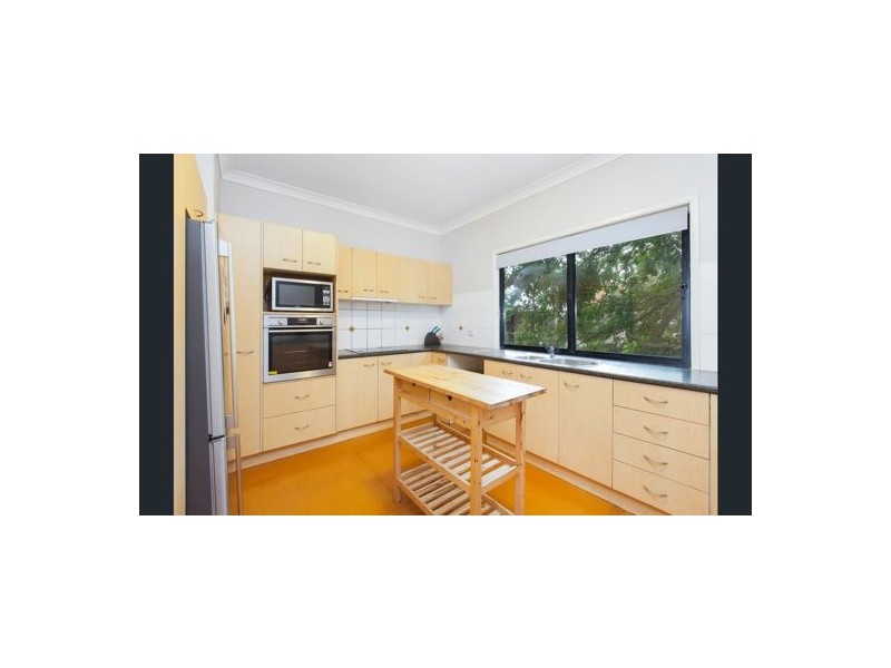 R3/250 Sir Fred Schonell Drive, St Lucia QLD 4067