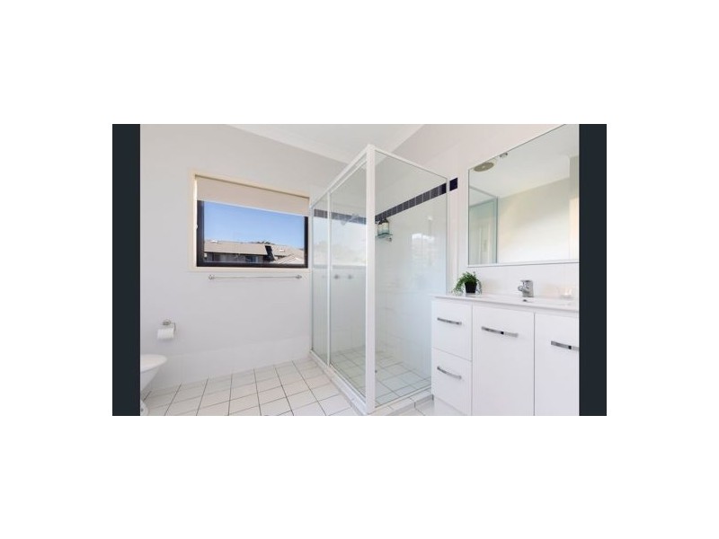 R3/250 Sir Fred Schonell Drive, St Lucia QLD 4067