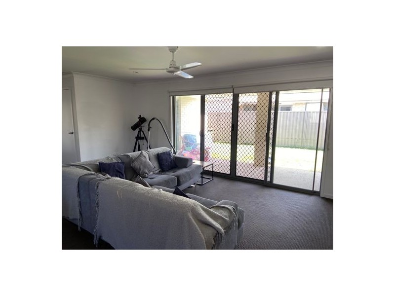 15 Redondo ST, Ningi QLD 4511